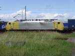 189 997-0 wartet mit ihrem Containerzug im Freiburger Gterbahnhof auf ihre Weiterfahrt. 06.06.09