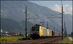 Das Wetter war am 07.08.2009 auch wunderbar…also ab nach Schwaz: E189 927RT schleppt eine ubekannte E189er und einen Kombizug durch das Inntal zum Brenner.