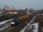 ES 64 F4-991 von ERS zieht einen Containerzug vor dem Hintergrund des Dyckerhoff Zementwerkes zwischen Wiesbaden-Ost und Mainz-Kastel. 17.02.10