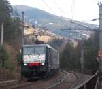 189 932 war am 21.3.2010 mit dem EC 84 auf der Vikarbrcke Richtung Innsbruck unterwegs.