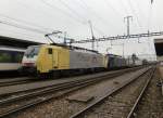 Der TXL kam am Samstag mit der ES 64 F4 096 und 098 in Rotkreuz vorbei. 20.11.2010