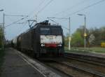 ES 64 F4-207 (189 207) von CTL Logistics durchfhrt am 11.04.11 mit einem Kesselzug L-Rckmarsdorf Richtung Grokorbetha. 