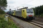 189 905 fhrt einen Lokomotion-Doppelpack vor einem KLV-Zug zwischen Haar und Vaterstetten am 02.09.11.
