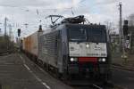 MRCE/ERS Railways ES 64 F4-998 (E189-098) fuhr am 1.4.12 mit einem Containerzug bei der Durchfahrt durch Krefeld Hbf.