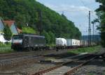ES 64 F4-023 der MRCE zeiht am 19.Mai 2012 einen KLV-Zug aus richtung Wrzburg kommend, in den bahnhof Gemnden.