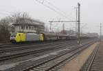 189 909 von Dispolok steht am 09. Mrz 2013 mit einem Schiebwandwagenzug auf Gleis 1 in Kronach.