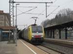 189 926 von Dispolok zieht am 28. Mrz 2013 einen H-Wagenzug in den Bahnhof Kronach.