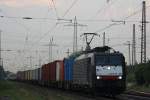 MRCE Dispolok/TXL ES 64 F4-281 zog am 6.9.13 einen Containerzug nach München-Riem Ubf durch Ratingen-Lintorf.
Gruß zurück.