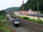 189 286 von ERS Railways / TX Logistik zieht am 26. Juli 2014 einen Containerzug über Gleis 1 in den Bahnhof Kronach.