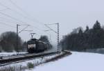 Auch im Badnerland hat der Schnee am 30.12.14 überhand genommen. 
Während der Schneefall an diesem Tag aussetzte, konnte die 189 984 bzw. ES64F4 084 auf der Rheinbahn zwischen Mannheim und Karlsruhe bei Waghäusel fotografiert werden. 
