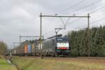 189 289 (ES 64 F4 – 289) der Rurtahlbahn mit Güterzug 51402 Maasvlakte West-Blerick bei Deurne am 24-2-2015.