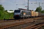 Auch die LOCON 189 998 kommt mit einem Containerzug durch Grevenbroich gen Rheydt gefahren.