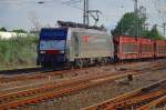 Auch die für SBB Cargo International fahrende 189 282 kommt am 9.6.2015 durch Grevenbroich, nur das sie mit einem Leerzug für den Autotransport unterwegs ist.
Es könnte sein, das sie nach Eindhoven unterwegs ist....wegen der Autozüge nach Italien und Slowenien.