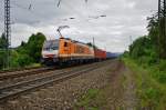 E 189 820 von Locon zieht einen Containerzug in Richtung Süden am 10.06.15 bei Fulda.