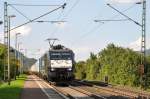 Mit einem Containerzug am Haken rollt die 189 290 alias ES 64 F4-290 von Captrain durch Namedy Richtung Koblenz. Aufgenommen am 11/09/2015.