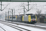 Ein Siemens-Lokzug konnte am 14.02.2010 im verschneiten Bahnhof Köln-Ehrenfeld abgelichtet werden.