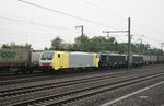 Ein von ES 64 F4-009 angeführter Lokzug durchfährt den Güterbahnhof Köln-Ehrenfeld.
Aufgenommen am 27. Juni 2009 von der S-Bahn-Station  Köln-Müngersdorf Technologiepark .