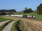 Die 189 904 und die ES 64 F4-027 mit einem KLV-Zug am 16.10.2016 unterwegs bei Axdorf.
