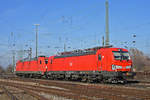 DB Lok 185 248-2 schleppt die Siemens Vectron 193 323-3 durch den badischen Bahnhof. Die Aufnahme stammt vom 05.02.2019.