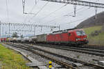 Siemens Vectron 193 324-1 der DB durchfährt am 04.01.2023 den Bahnhof Effingen.