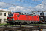 Siemens Vectron 193 331-6 durchfährt am 27.04.2023 den Bahnhof Pratteln.