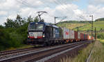 193 606 führte für ihren Mieter Wiener Lokalbahn am 16.06.17 einen Containerzug durch Himmelstadt Richtung Würzburg.