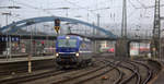 193 793-7 von Rurtalbahn-Cargo kommt aus Richtung Aachen-West,Aachen-Schanz als Lokzug von Aachen-West nach Aachen-Hbf.
Aufgenommen vom Bahnsteig 2 vom Aachen-Hbf.
Am Nachmittag vom 12.1.2020.