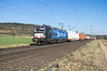 X4E -854 (193 854-7) ist am 23.03.2022 mit einem Containerzug bei Kerzell unterwegs.