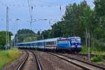 193 297 fährt mit ihren Eurocity durch Blankenfelde weiter über den Berliner Außenring nach Berlin tief.

Berlin 17.07.2020