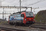 Siemens Vectron 193 469-4 durchfährt am 02.02.2023 solo den Bahnhof Pratteln.