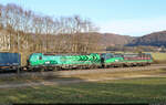 193 266-4 und 193 757-2 (Siemens Vectron) sind mit Sattelaufliegern am Zug und kurven durchs Altmühltal bei Dollnstein Richtung Ingolstadt.