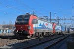 Doppeltraktion, mit den Siemens Vectron 193 464-5 und 193 473-6 durchfährt am 05.02.2024 den Bahnhof Pratteln.