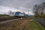 Nur noch wenige Kilometer lagen am 03.04.2024 vor R 614 als 193 698 den Zug durch den Bahnhof von Tršnice zog.