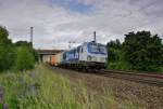 193 880 von boxXpress mit einen Containerzug in Richtung Norden unterwegs gesehen am 10.06.15 bei Fulda.