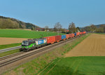 193 237 mit einem Containerzug am 03.04.2016 bei Einöd. 