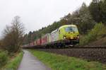 Die neue 193 551 der TXLogistik mit LKW-Auffliegern bei Erzhausen am 13.04.2017