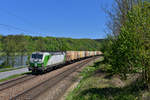 193 812 mit einem Hackschnitzelzug am 06.05.2017 bei Sandbach.