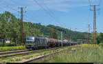 ELL 193 238, vermietet an WLC, durchfährt am 29. Mai 2017 mit einem Kesselwagenzug den Bahnhof Viehofen.