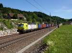 Die 193 550 mit einem Containerzug am 09.06.2017 unterwegs bei Wernstein.