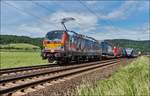 X4E -640 von MRCE ist mit einen Aufliegerzug bei Reilos am 08.06.2017 zu sehen.