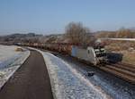 Die 193 824 mit einem Kesselzug am 02.12.2017 unterwegs bei Pölling.