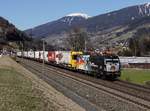 Die X4E-876 mit einer RoLa am 07.04.2018 unterwegs bei Matrei am Brenner.