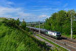 193 230 mit einem Kesselzug am 23.05.2017 bei Haiding.