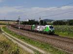 Die 193 219 mit einem Holzzug am 20.07.2018 unterwegs bei Haiding.