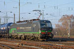 Siemens Vectron 193 256-5 durchfährt den badischen Bahnhof.