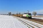 193 821 mit einem Holzzug am 31.01.2019 bei Langenisarhofen.