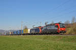 Doppeltraktion, mit den Loks 193 468-6 und 474 003-1 fährt Richtung Bahnhof Sissach.