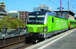 BR 193 827 vor einem Flixtrain am 21.04.2019 in Essen HBF eingefahren.