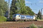 Farbklexs von boxxpress in Rheydt, hier ist es die 193 833-1 mit leeren KLV-Wagen in Rheydt Hbf eingefahren. Gleich muss sie auf Gleis 1 einen Halt einlegen, da ein verspäteter  RB 33 vorfahrt hat nach Mönchengladbach. 1.7.2019