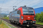 Siemens Vectron 193 463-7 fährt Richtung Bahnhof Lausen.